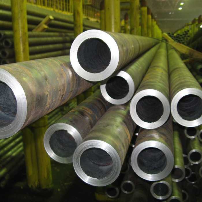 Труба бесшовная горячедеформированная 325х9 мм